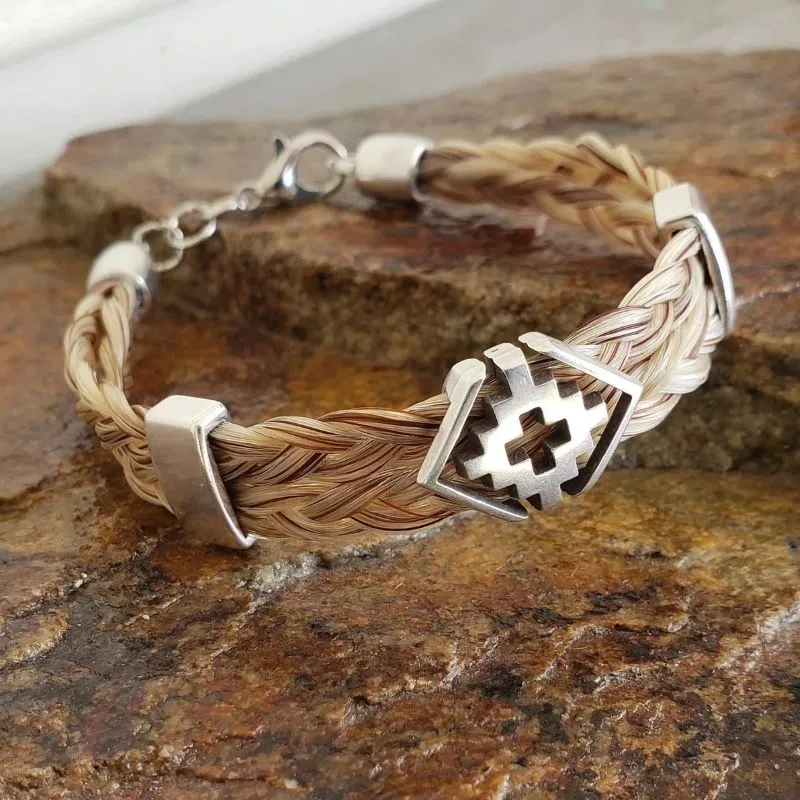 Pet Memorial Guides by Pet Type 10 Light Horsehair Bracelet with Geometric Charm